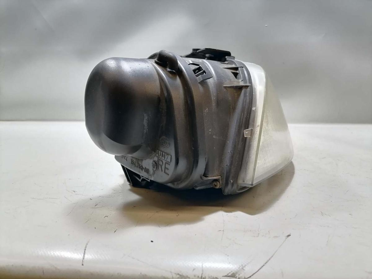 VW Passat 3BG original Xenonscheinwerfer vorn rechts leicht vergilbt Bj.2005